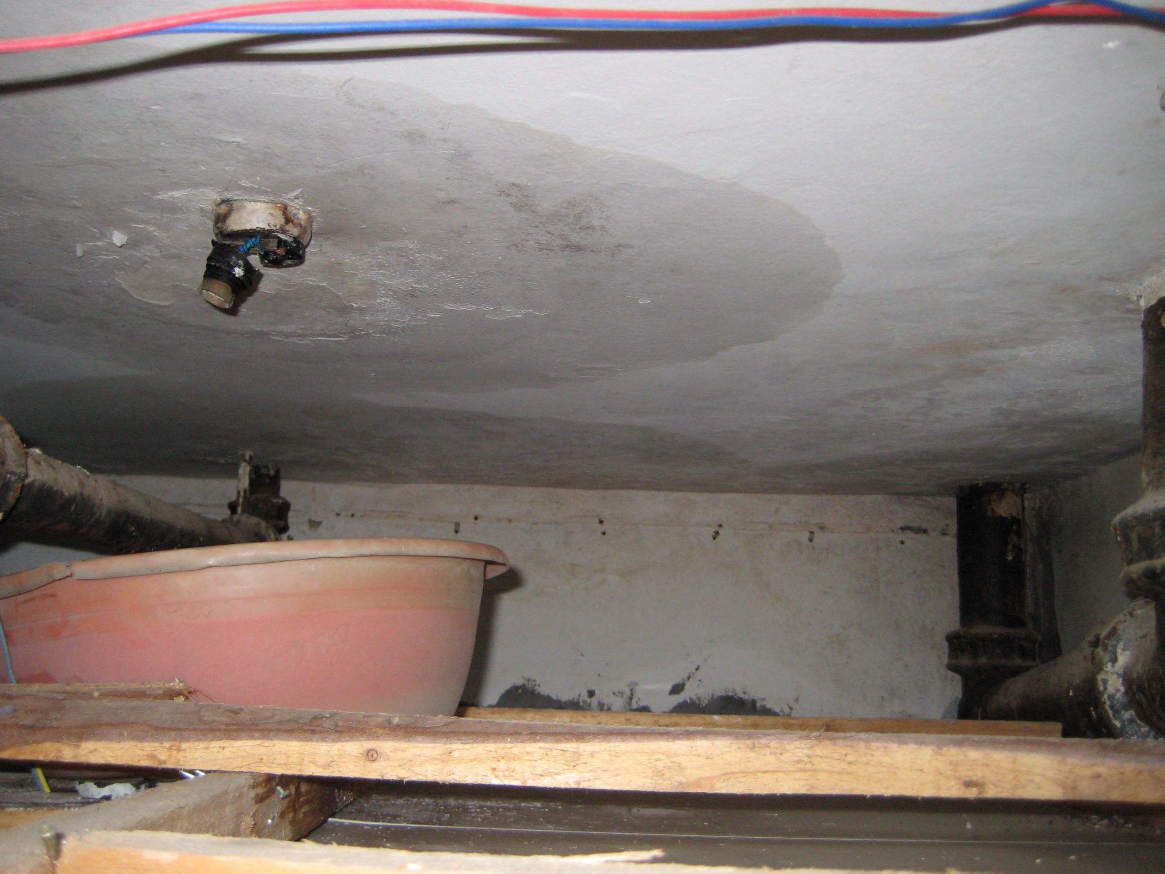 房顶漏水怎么查漏水点,房顶漏水如何证明是邻居漏水