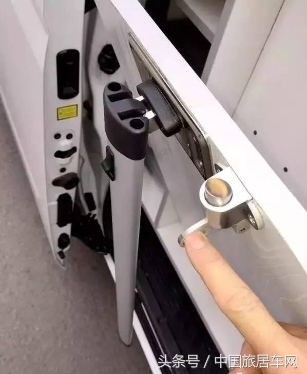 小伙自己改房车视频,自改房车改装全过程