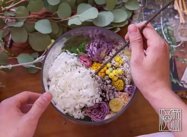 杭州老东站有家深藏不露的灯具店，堪称一本流动的生活美学指南