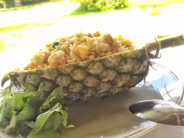 普吉岛“小包总”又火了！撞脸明星的他，用四川美食征服整个海岛