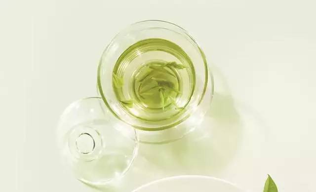 如何判断自己是不是水肿脸,为什么水肿容易胖脸