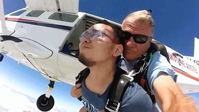 为什么有人敢跳伞却不能蹦极,为什么有人不敢跳起来