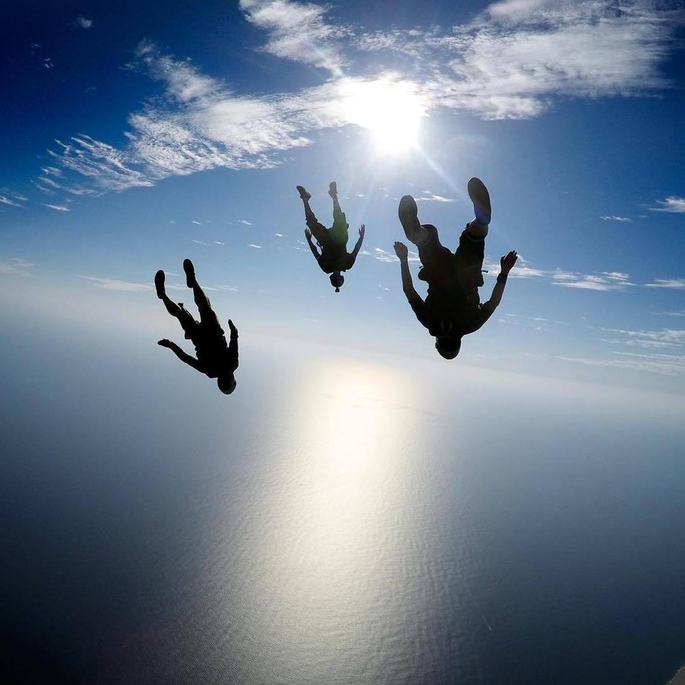 为什么有人敢跳伞却不能蹦极,为什么有人不敢跳起来