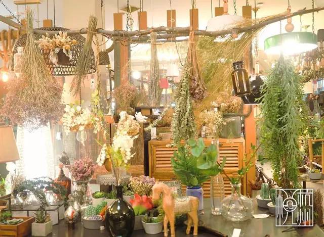 杭州老东站有家深藏不露的灯具店，堪称一本流动的生活美学指南