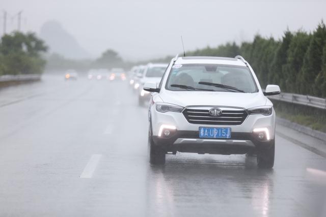 试驾奔腾x80,动力强劲测评