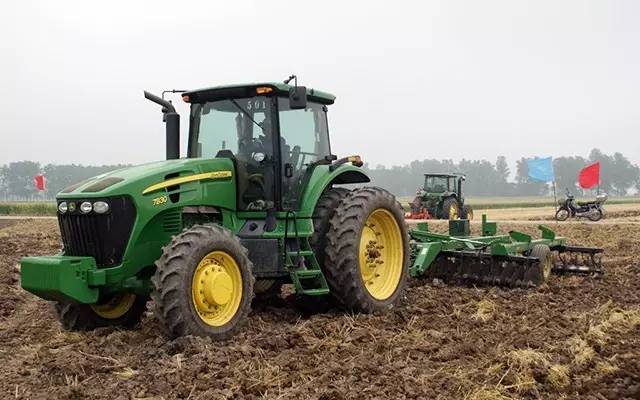 汽车挡风玻璃从外面砸不烂,车挡风玻璃被砸了个点怎么修复