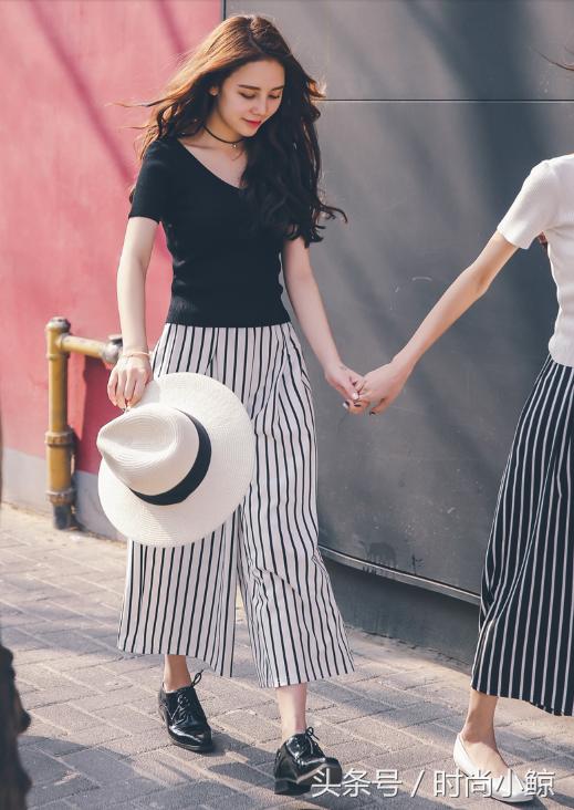 显瘦阔脚裤穿搭,阔脚肥裤怎么搭上衣