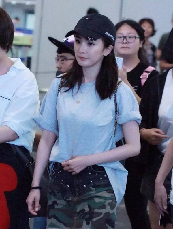 杨幂吴亦凡陈伟霆唐嫣等明星街拍最爱戴的棒球帽，竟来自这些潮牌，你知道几个？