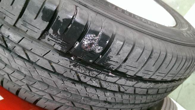 车胎扎钉子了用什么方法处理最好,车胎扎钉子了怎么补