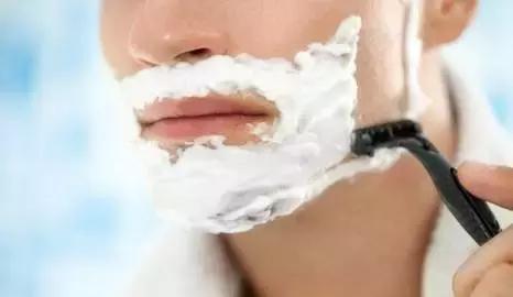 男士深度清洁脸部防过敏,脸部敏感用什么剃须刀