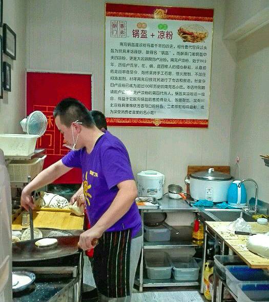 只揣30元在春熙路逛一下午，这些店老板差点封杀我