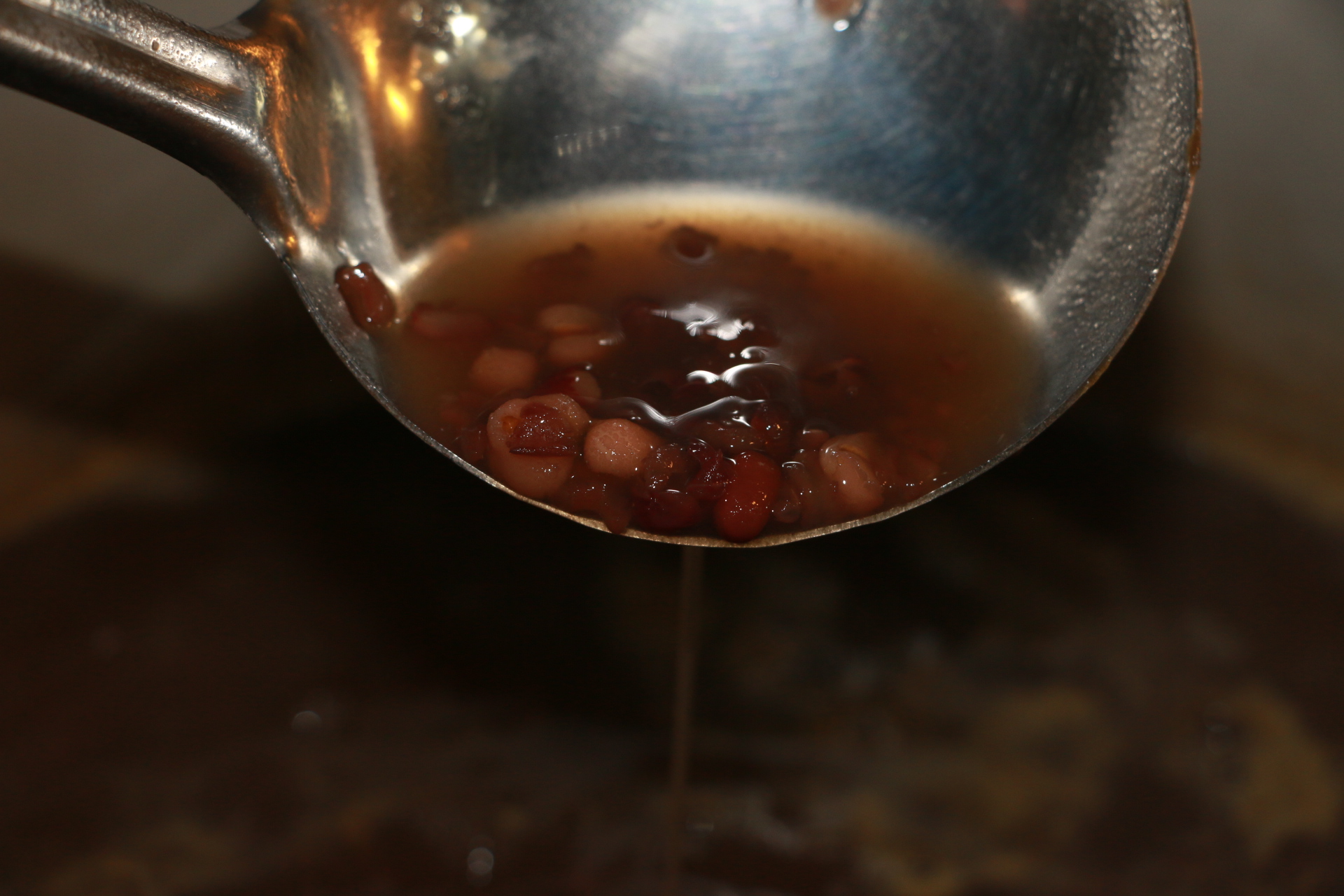 夏季薏米赤小豆煲汤,薏米赤小豆汤什么季节喝效果最好