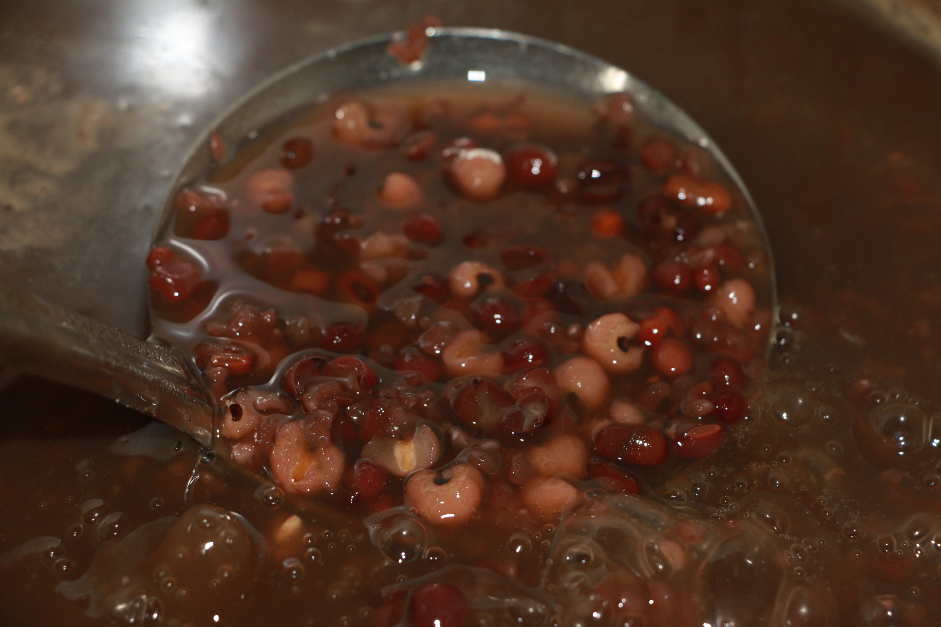 夏季薏米赤小豆煲汤,薏米赤小豆汤什么季节喝效果最好