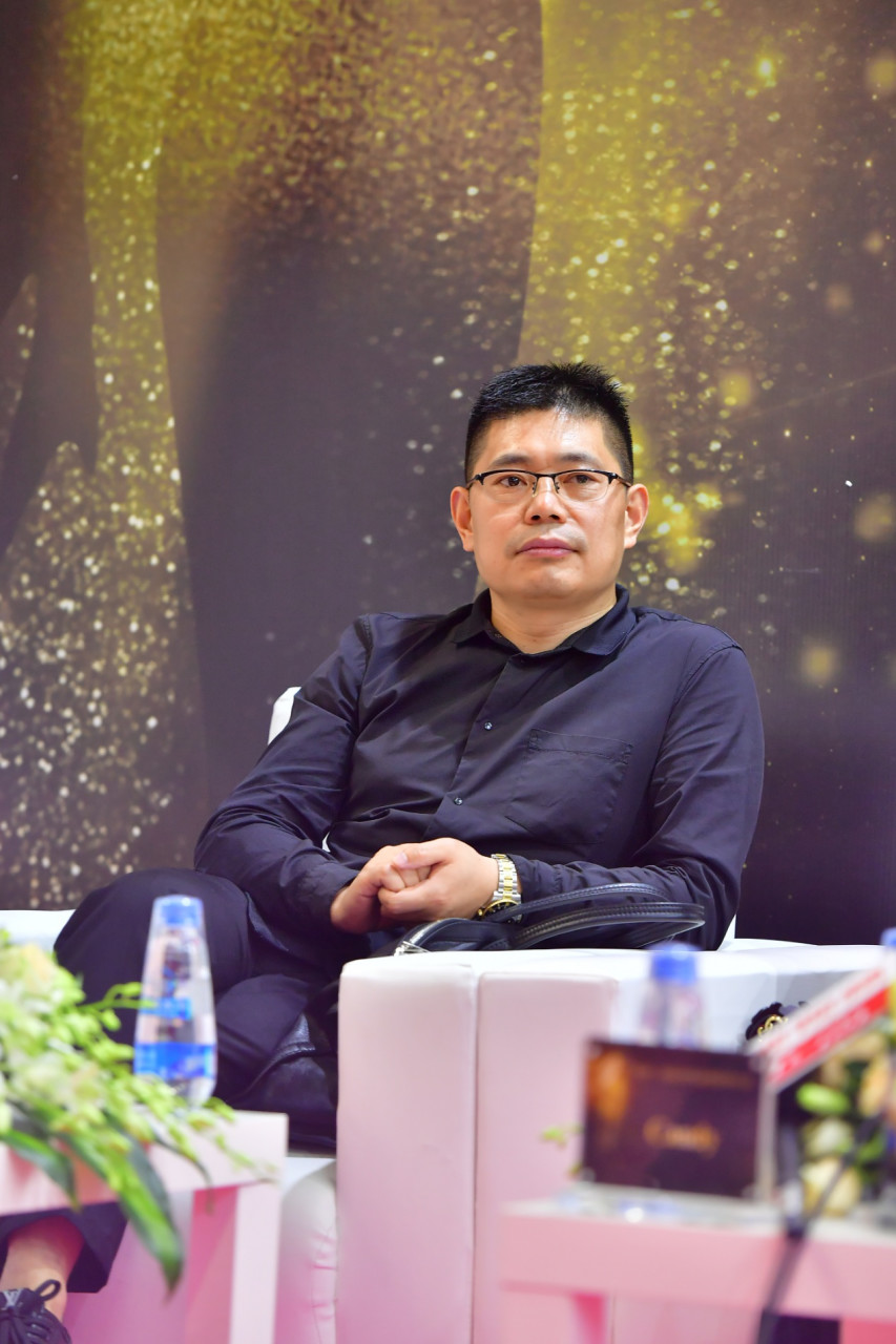 时尚服装设计行业,专注服装设计二十年深厚底蕴