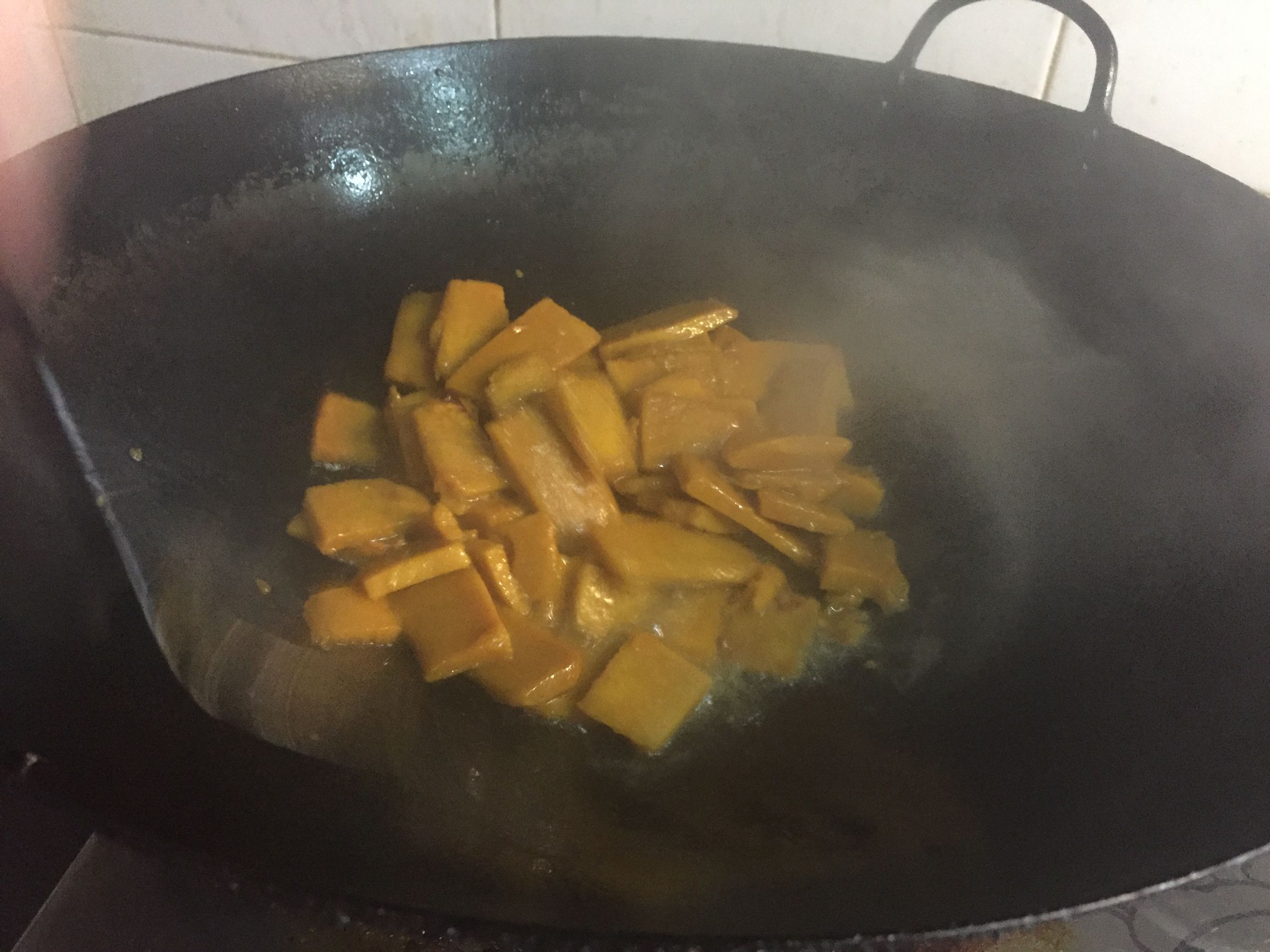 南瓜外酥里嫩南瓜饼吃着越吃越香,别总吃主食