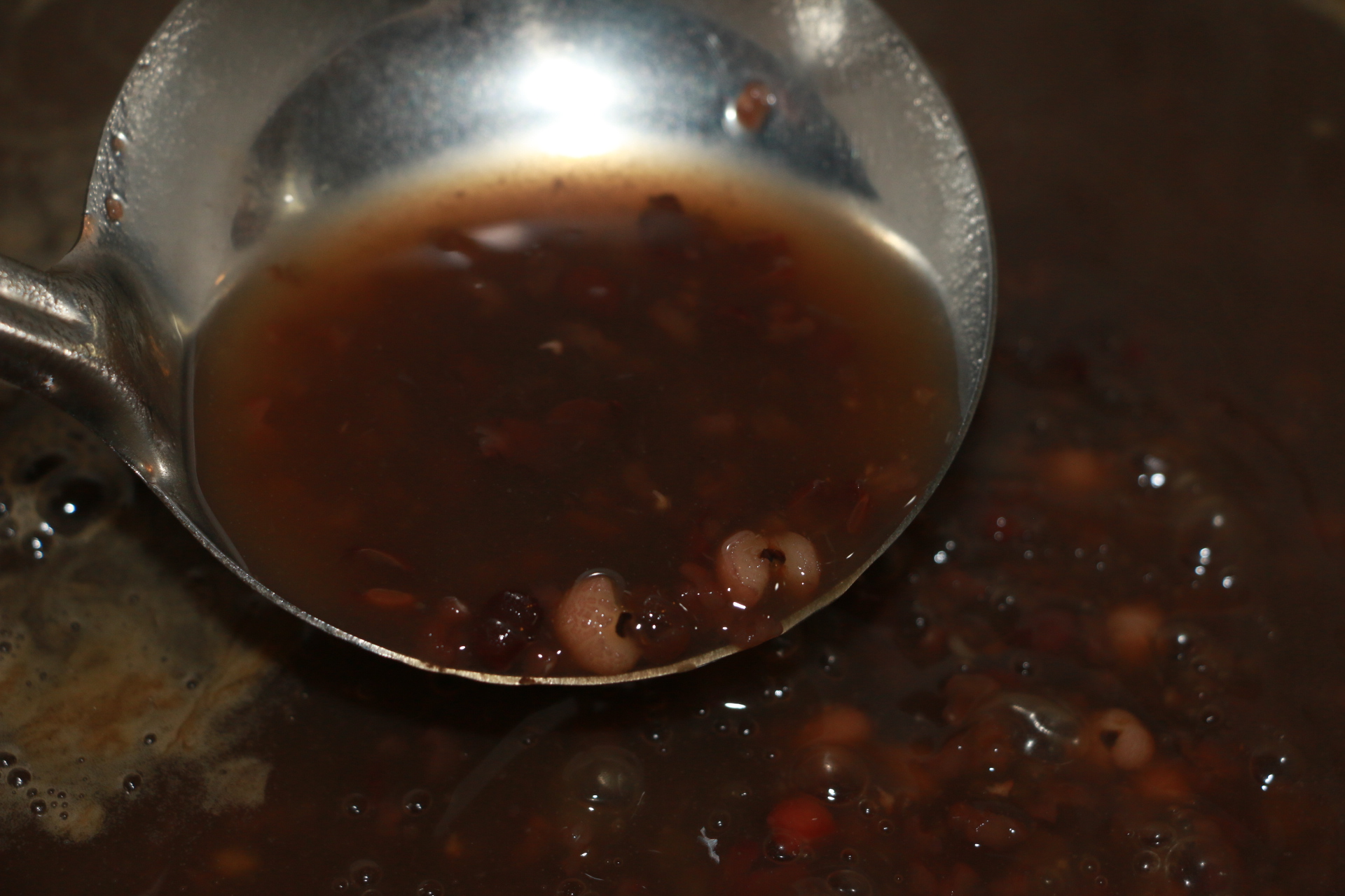 夏季薏米赤小豆煲汤,薏米赤小豆汤什么季节喝效果最好