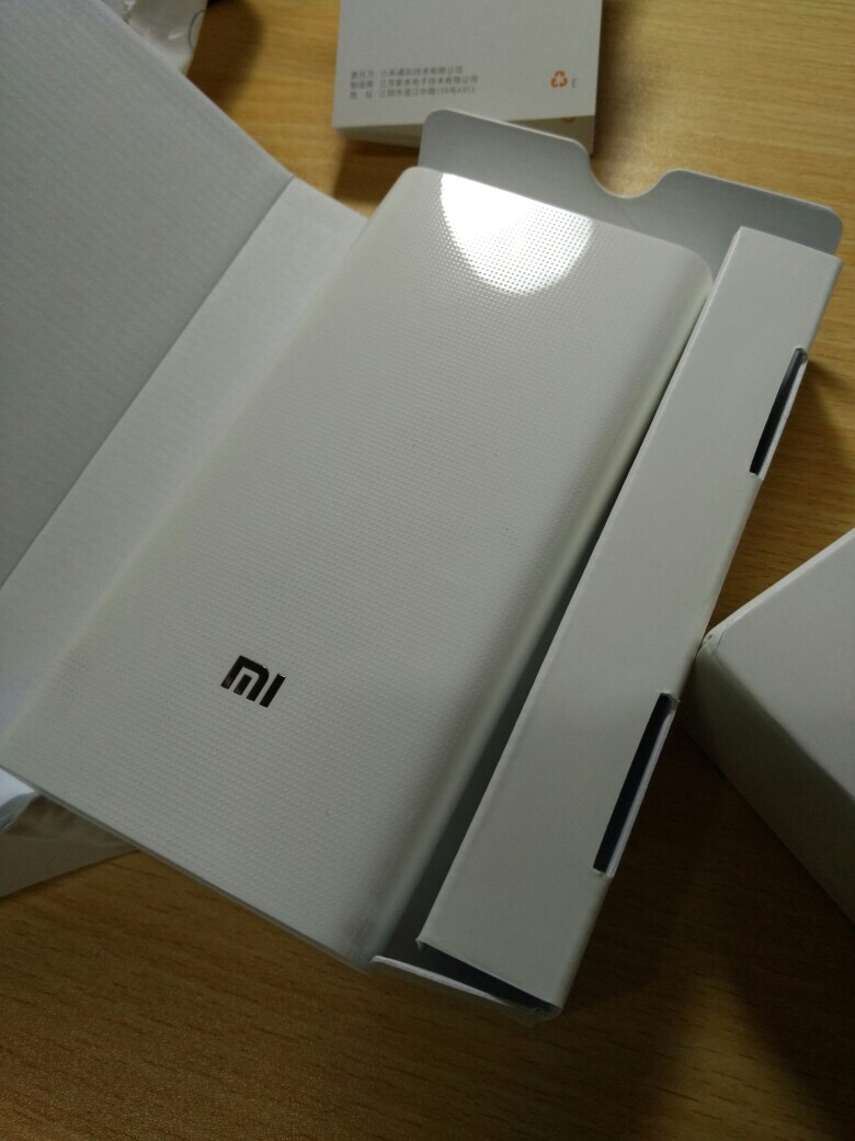 新买的移动电源充不进去,新买的移动电源先用完再充么