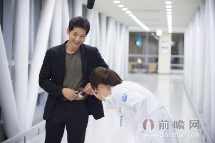 宋慧乔宋仲基结婚时李光洙写的信,宋仲基太阳的后裔捂宋慧乔眼睛