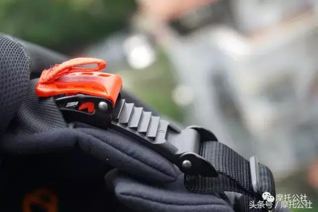 舒伯特揭面盔评测,舒伯特c4pro和agv揭面盔哪个好