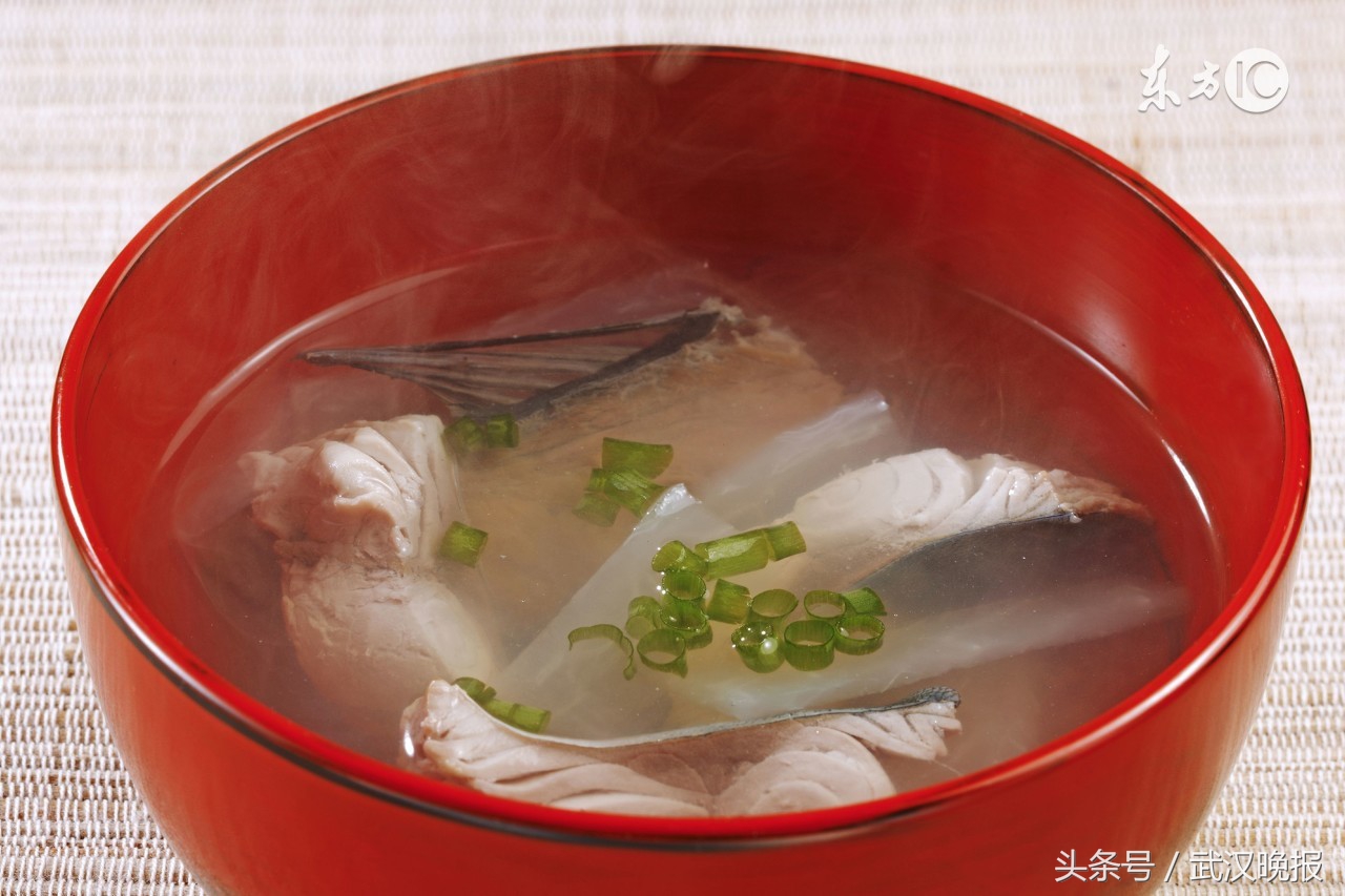 鱼刺卡喉五个月了快速取出鱼刺,鱼刺卡喉切莫强吞刺穿肠管太危险