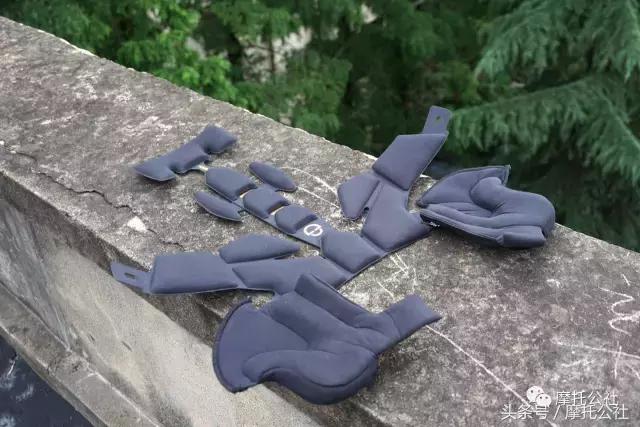 舒伯特揭面盔评测,舒伯特c4pro和agv揭面盔哪个好