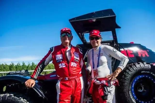 环塔初体验——领航员紧张到看错路，51岁菜鸟车手仅准备一月就参赛