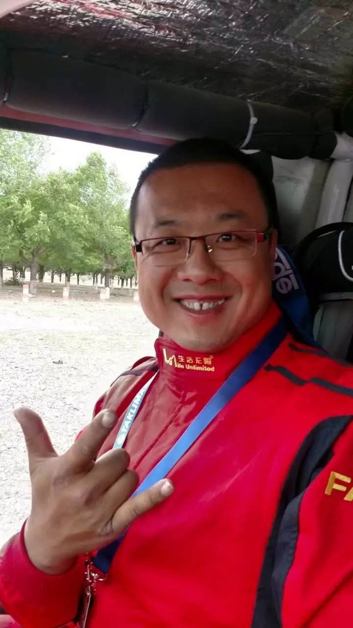 环塔初体验——领航员紧张到看错路，51岁菜鸟车手仅准备一月就参赛