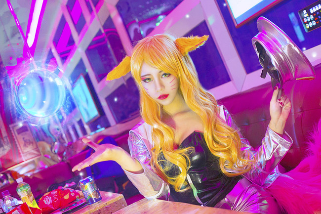 英雄联盟魔女阿狸cos正片,阿狸偶像歌手高山杜鹃至臻