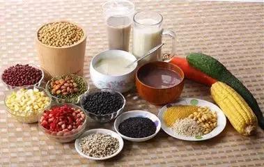 不要把毛囊炎当成青春痘,医生把毛囊炎当成痤疮