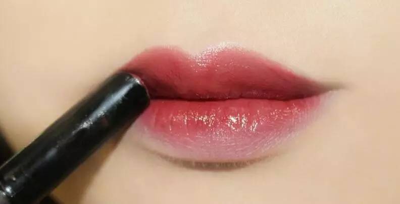 平价滋润款口红试色,平价且超好用的口红伪素颜
