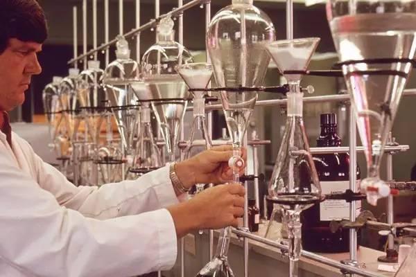 喝红酒头晕是真酒吗,喝红酒很快会头痛