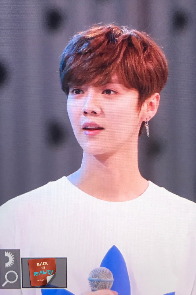 鹿晗嘟嘴卖萌图片,鹿晗撅嘴笑