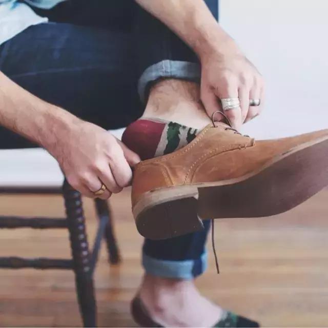 男人穿袜子关注什么卫生,男人夏天穿肉色袜子好吗