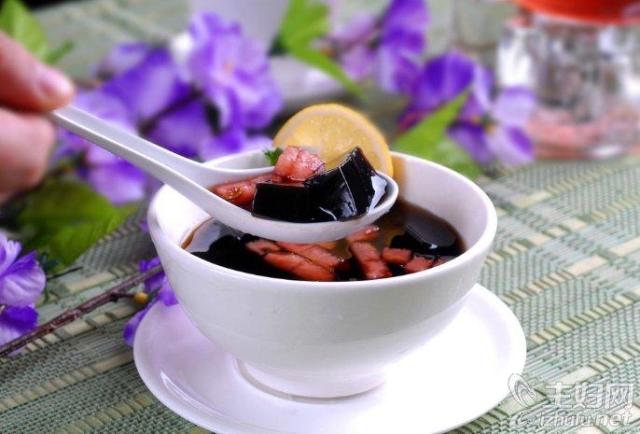 老婆饼里没老婆，龟苓膏中有没有“龟”