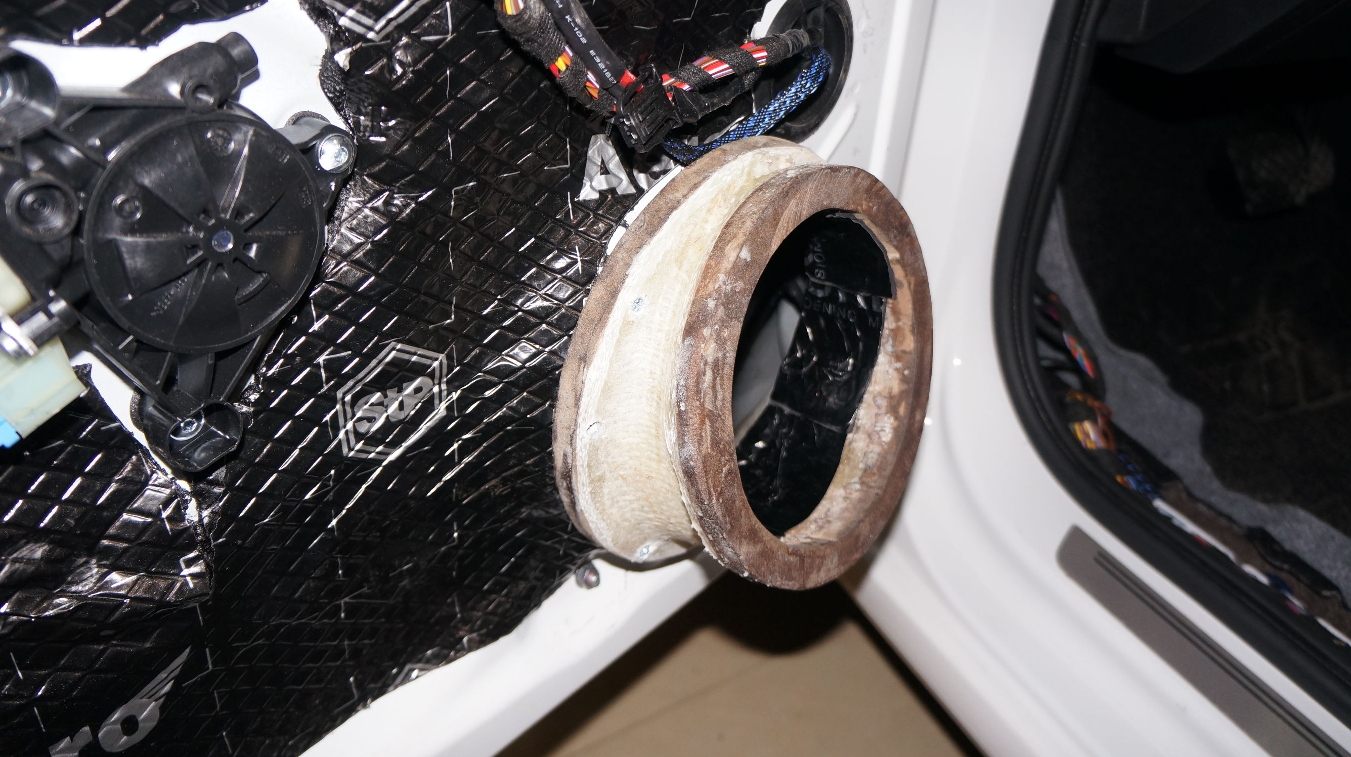 斯柯达明锐12款原车几个鸣笛喇叭,09款斯柯达明锐鸣笛喇叭自己更换