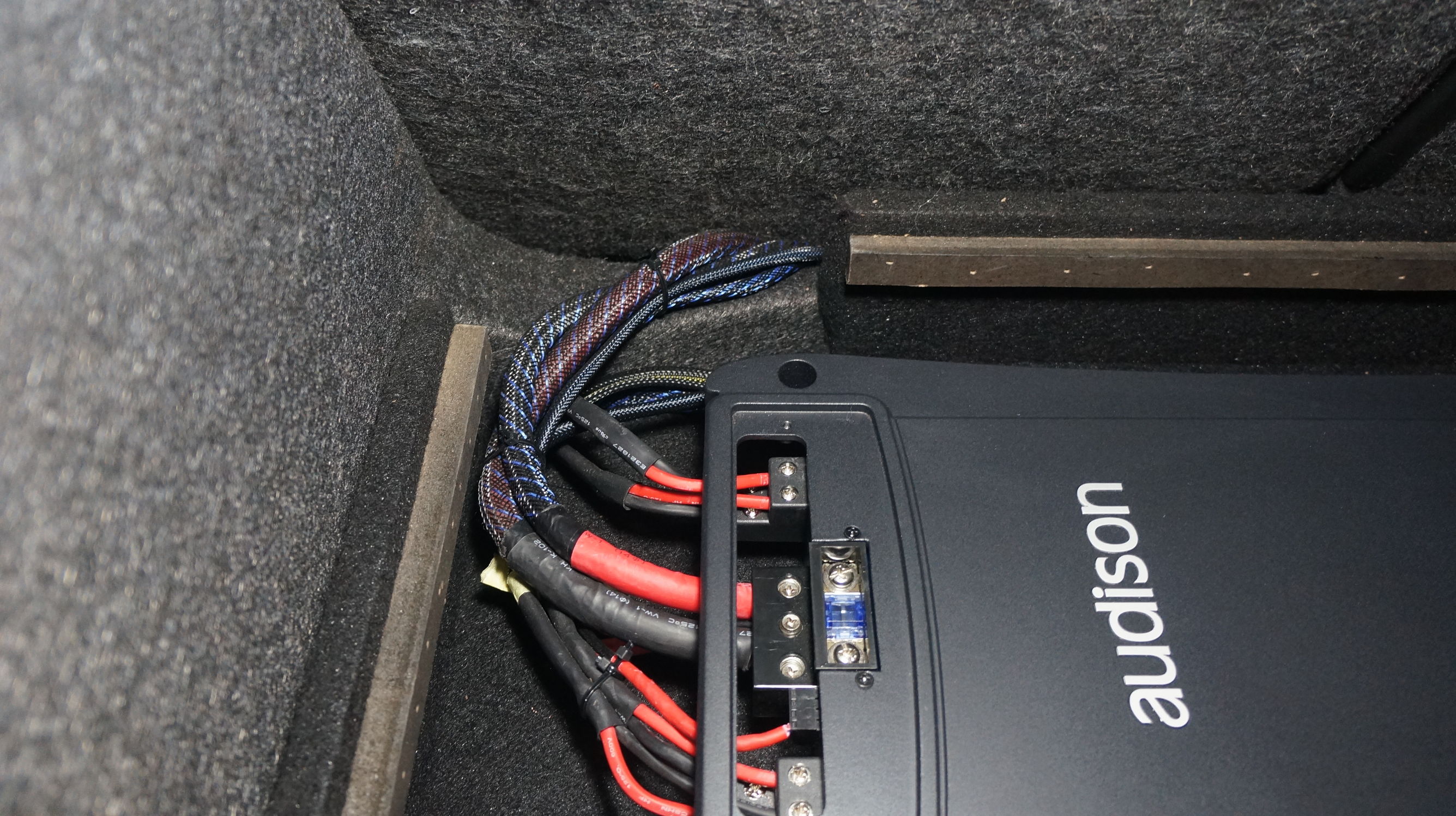 斯柯达明锐12款原车几个鸣笛喇叭,09款斯柯达明锐鸣笛喇叭自己更换