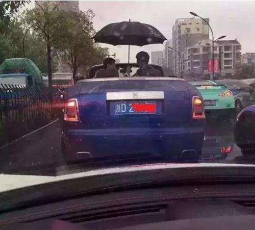 敞篷车遇到雨天怎么开,开敞篷车下雨