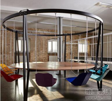 舔第二碗时，丈母娘拉我的手说：放这儿吧！等下我来洗