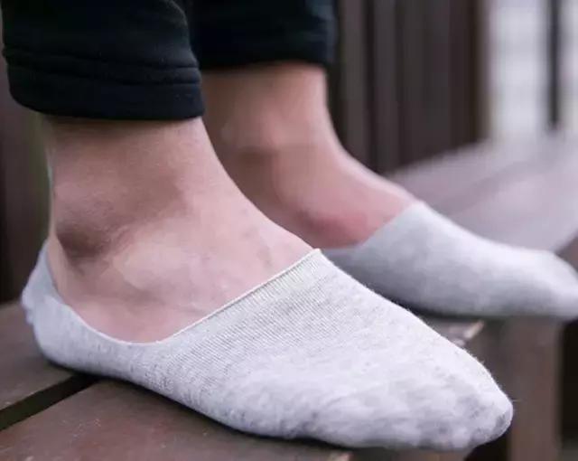 男人穿袜子关注什么卫生,男人夏天穿肉色袜子好吗