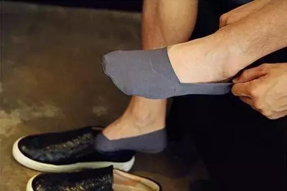 男人穿袜子关注什么卫生,男人夏天穿肉色袜子好吗
