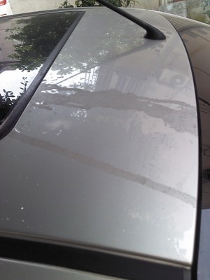 502胶水洒到车漆上如何处理,车漆被502胶水腐蚀怎么修复