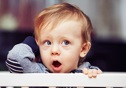 婴幼儿脸色苍白没有血色,宝宝脸色没有血色是什么原因