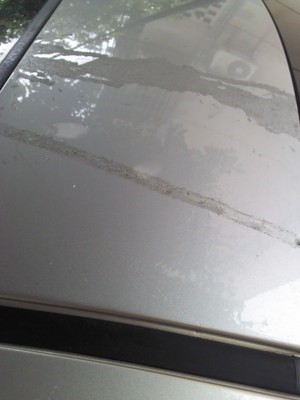 502胶水洒到车漆上如何处理,车漆被502胶水腐蚀怎么修复