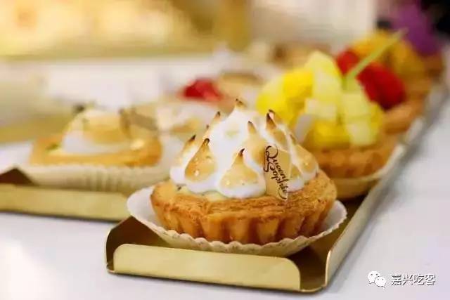 网红大蛋挞外酥里嫩超级好吃的,9.9网红蛋挞