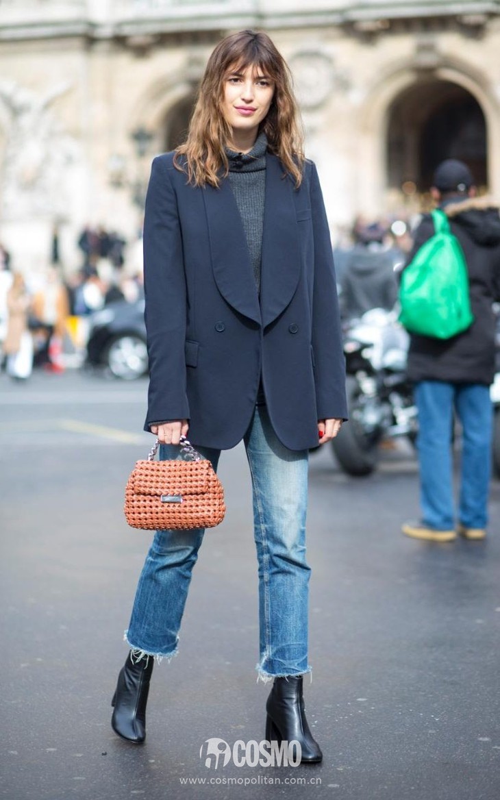 紧身牛仔裤都过时了你还穿