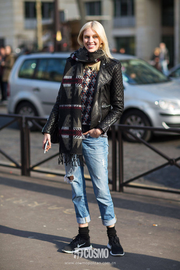 紧身牛仔裤都过时了你还穿