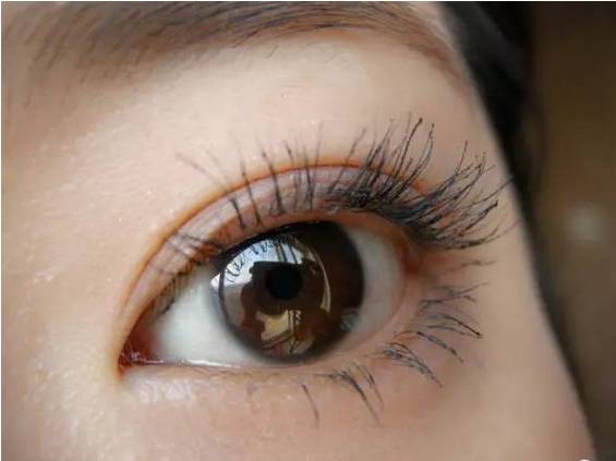 补妆小技巧夏天怎么用的,彩妆脱妆太快怎么办