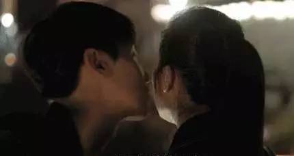 欢乐颂2谢童关关在一起了吗,欢乐颂2关关谢童在海边看日出