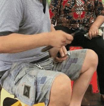 钉锤锤脚来治病！贵阳筑城广场这位“神医”手法太雷人！