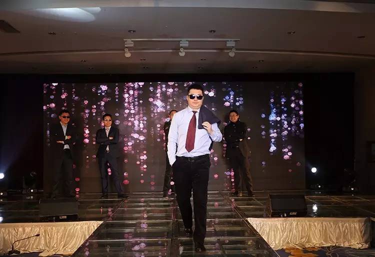 一路相伴感谢有你风雨同舟,一路相伴感谢有你动态图